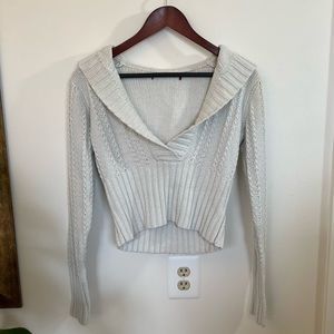 Knitted, cropped cream pullover sweater with hood